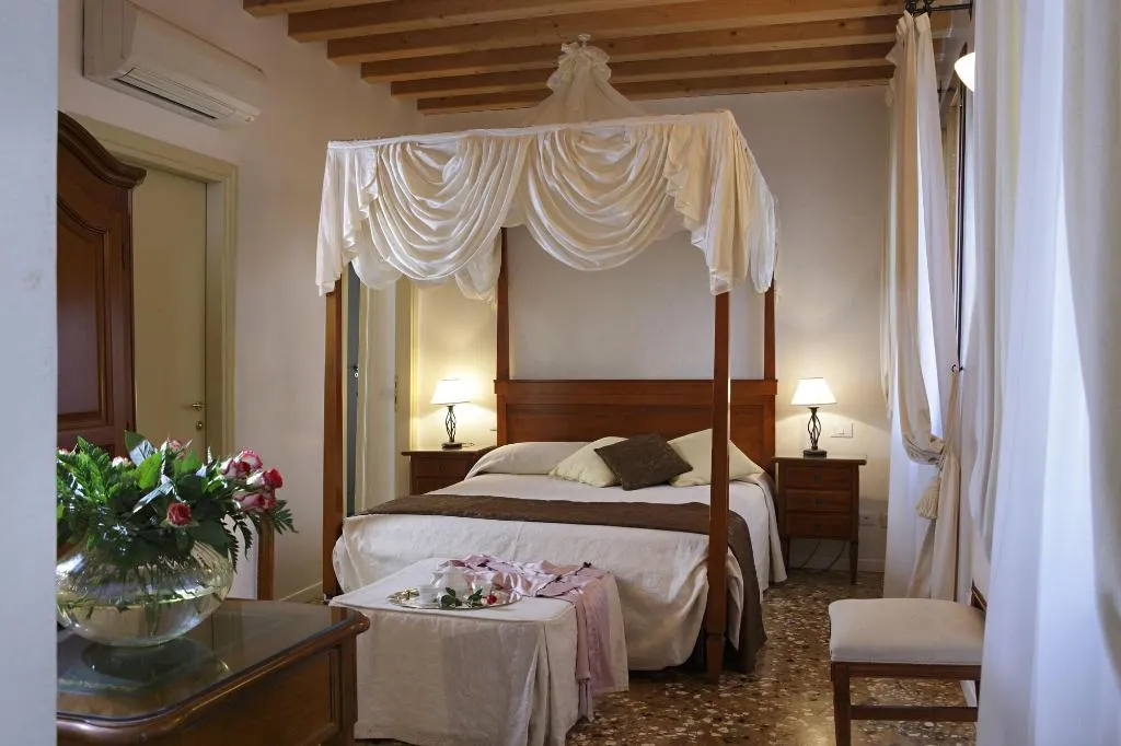 Room, B&B Al Palazzetto, Venice