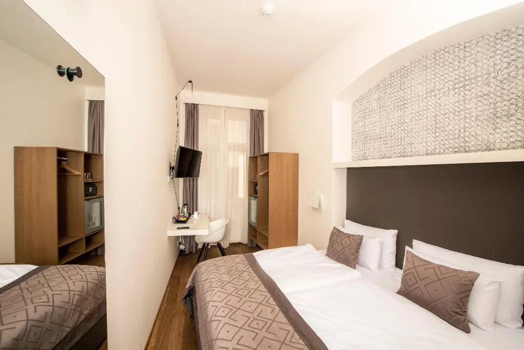 DOUBLE STANDARD Room, Golden Crown, Prague