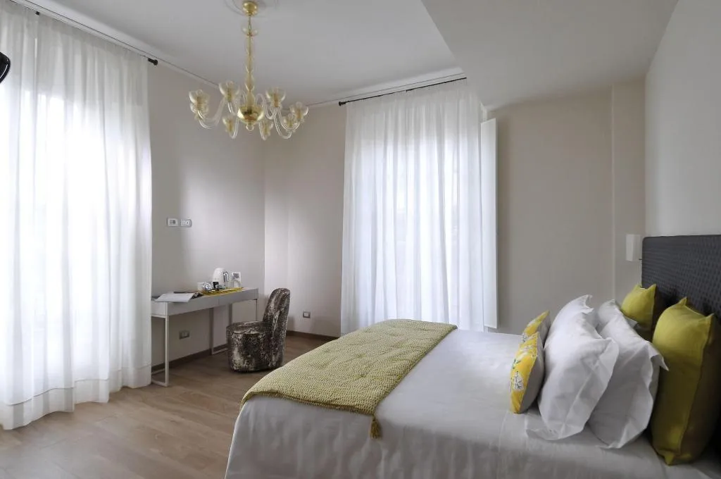 Room, Canto Degli Aranci, Florence
