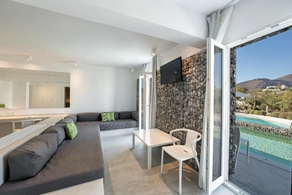 JUNIOR SUITE WITH PRIVATE POOL Room, Relux Ios Hotel, Santorini