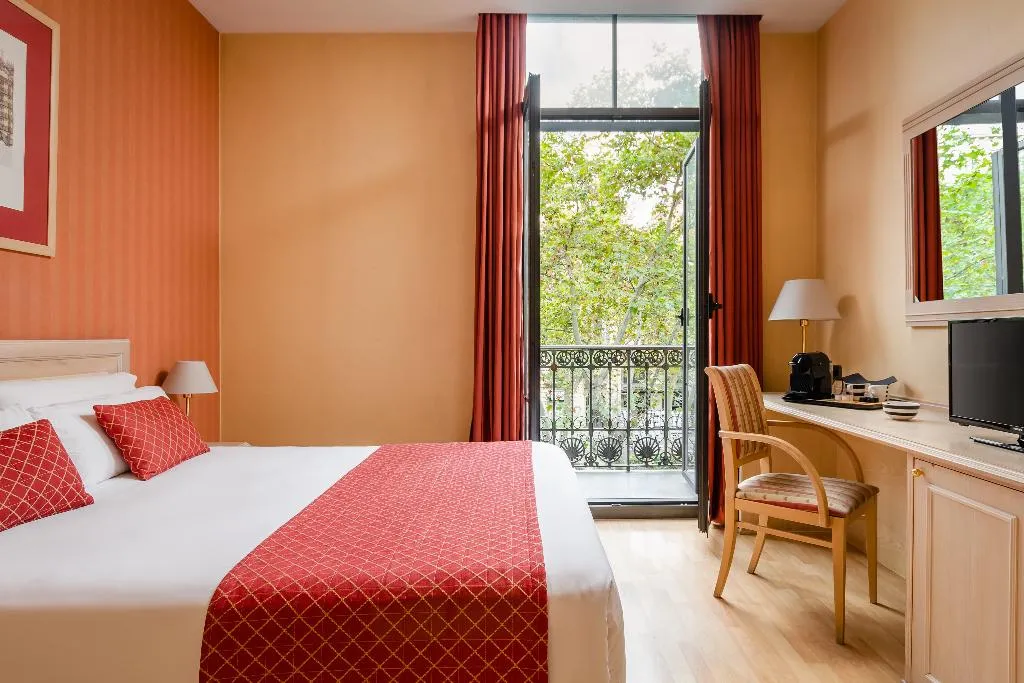 DOUBLE WITH BALCONY Room, Petit Palace Eixample, Barcelona
