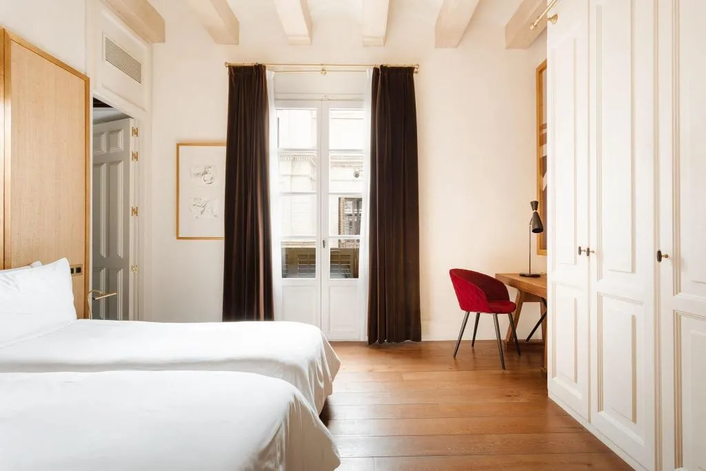 Double or Twin TWO BEDS Room, Do: Placa Reial, Barcelona
