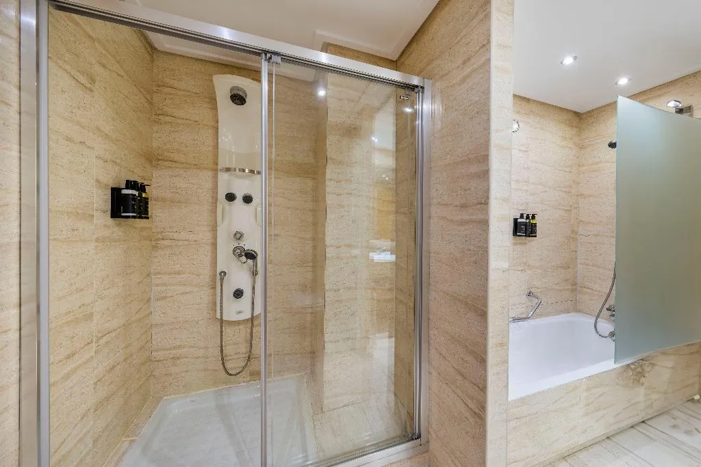 JUNIOR SUITE STANDARD Room, Eurostars Rey Alfonso X, Madrid