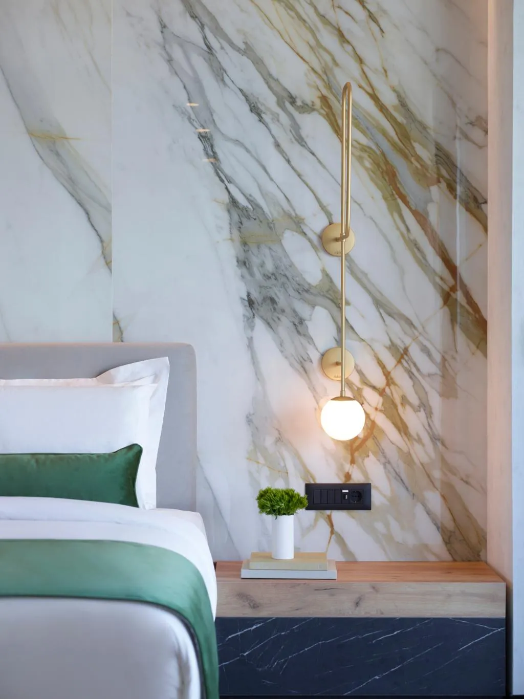 SUITE DELUXE CITY VIEW KING BED Room, The Port Square Hotel, Athens