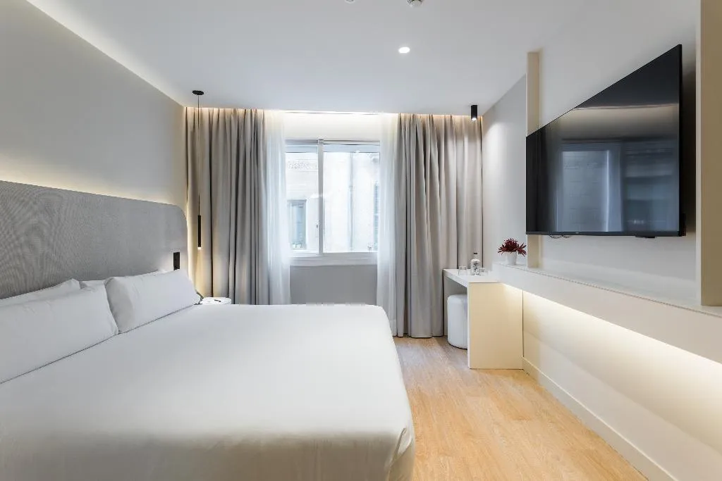 Room QUEEN SIZE BED Room, Royal Ramblas, Barcelona