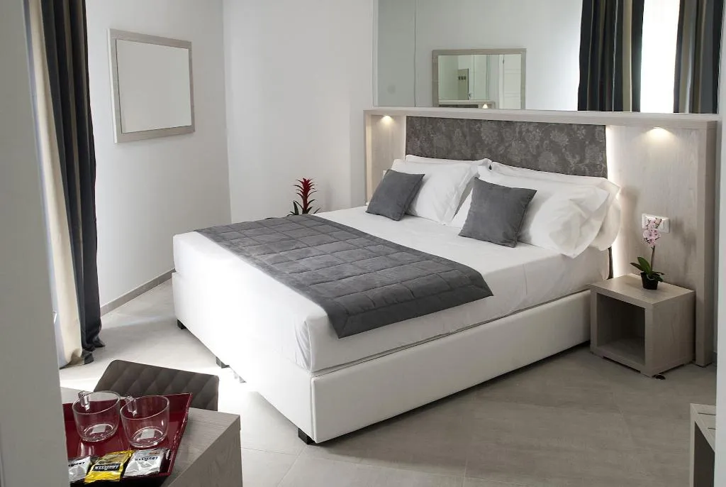 Room, Merulana Holidays, Naples