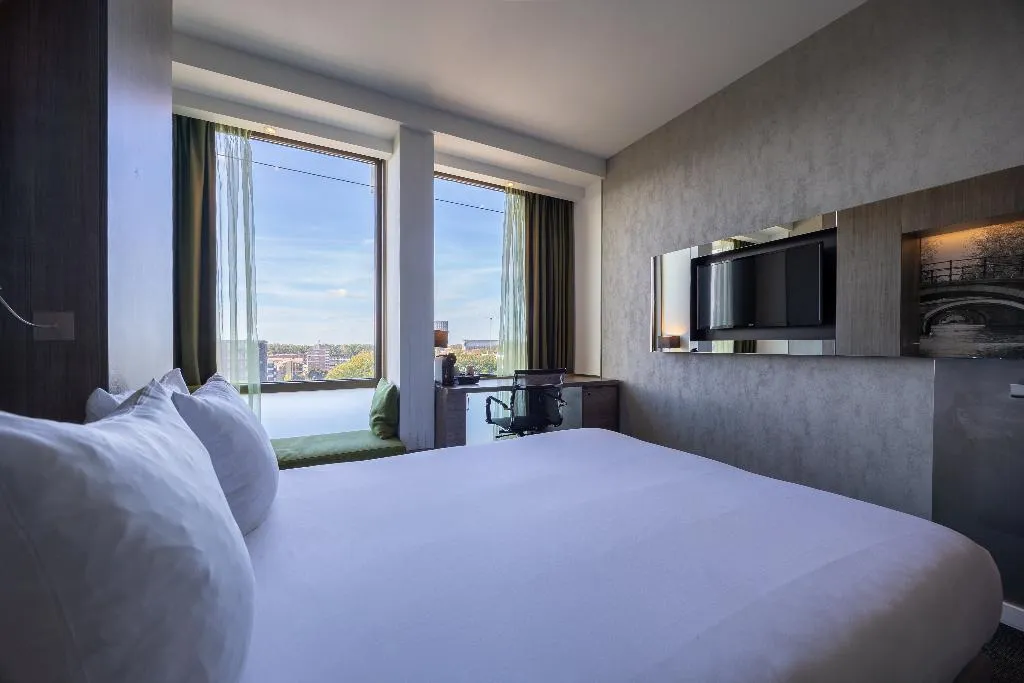 DOUBLE QUEEN SIZE BED Room, Leonardo Hotel Amsterdam Rembrandtpark, Amsterdam