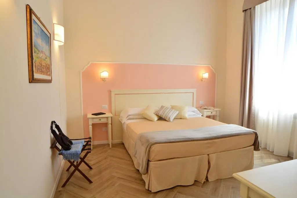 Room, Dimora Salviati, Florence