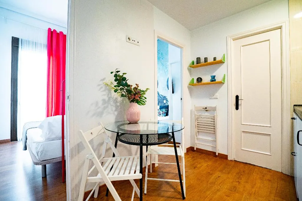 APARTMENT CAPACITY 2 TWO BEDROOMS Room, Smartr Madrid Gran Via 47, Madrid