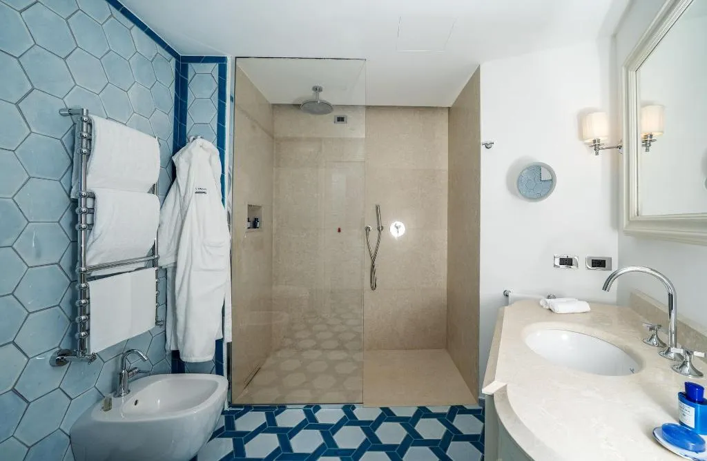 Room, Borgo Santandrea, Naples