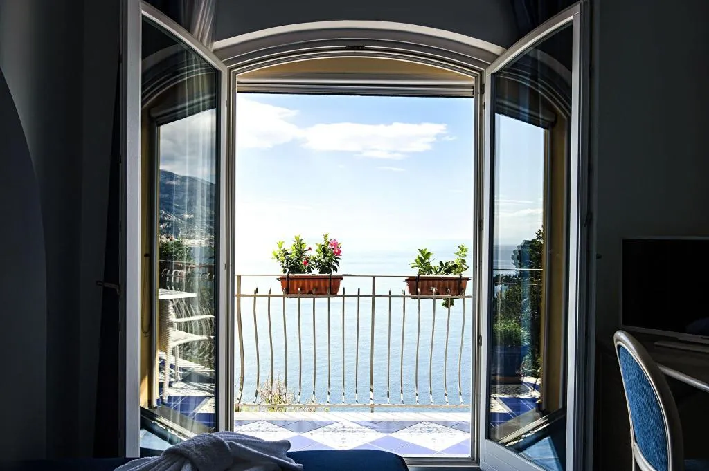 DOUBLE DELUXE SEA VIEW WITH BALCONY Room, Villa Pandora, Naples