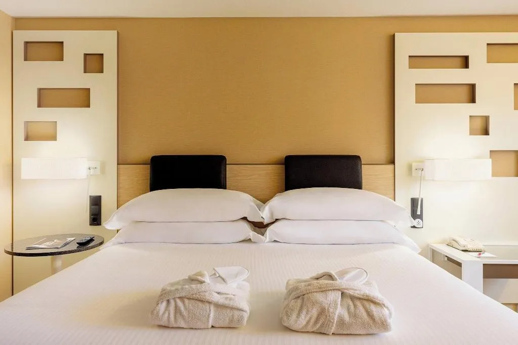 DOUBLE EXECUTIVE KING BED Room, Marriott Hotel Madrid Auditorium, Madrid