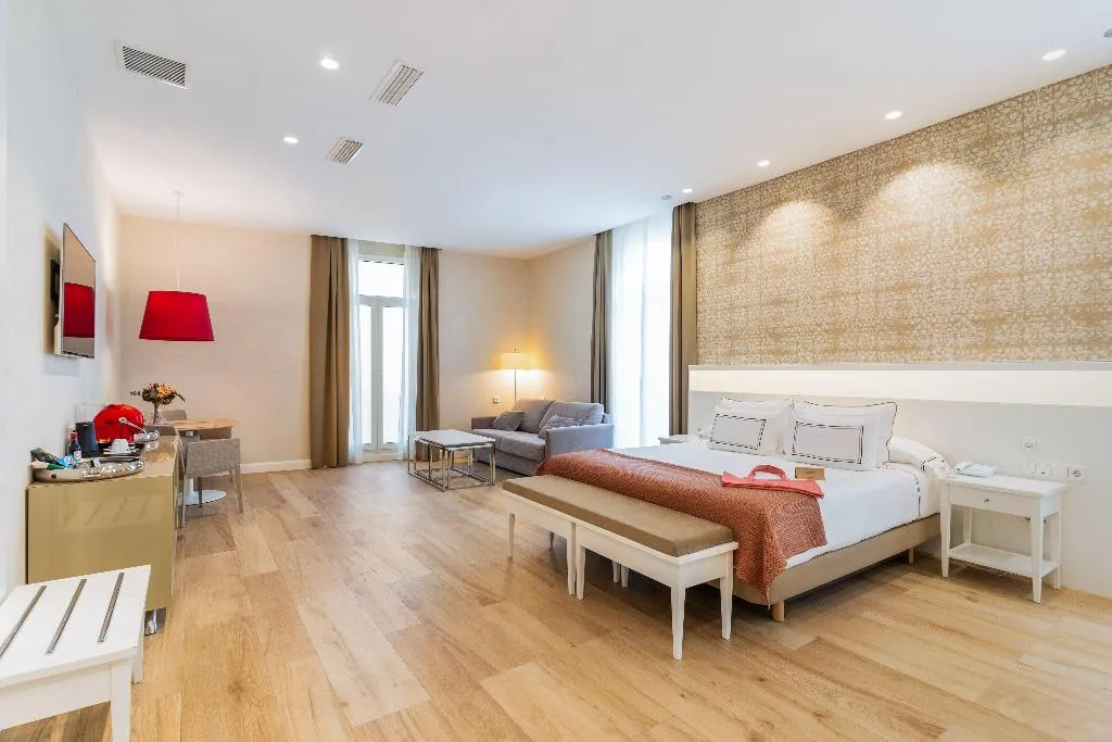 JUNIOR SUITE STANDARD Room, Melia Plaza, Valencia