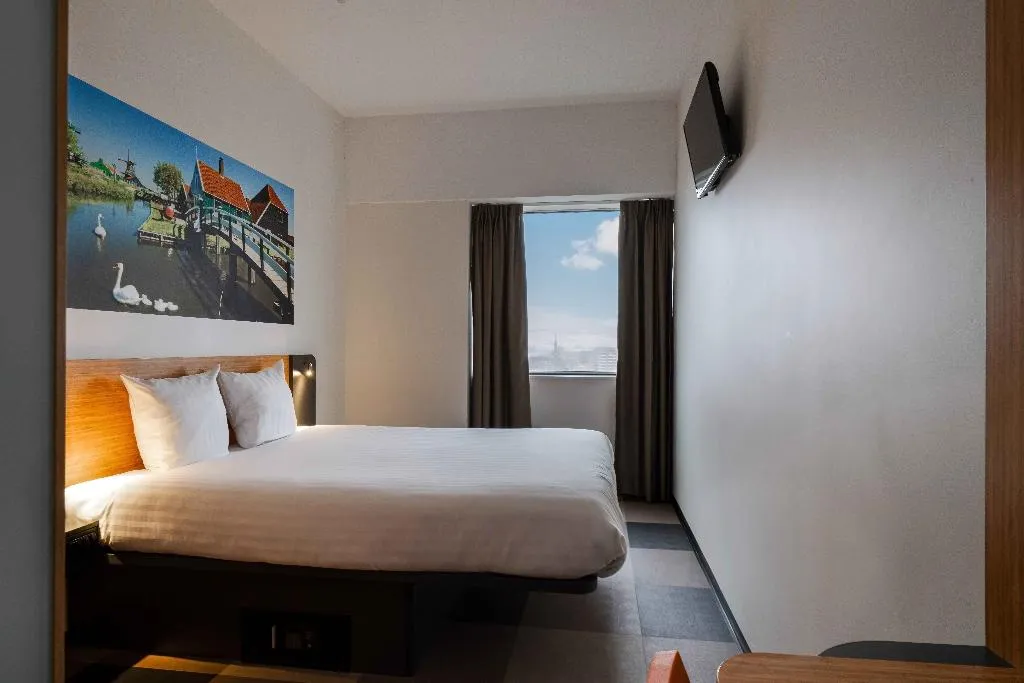 DOUBLE SUPERIOR Room, easyHotel Amsterdam Zaandam, Amsterdam
