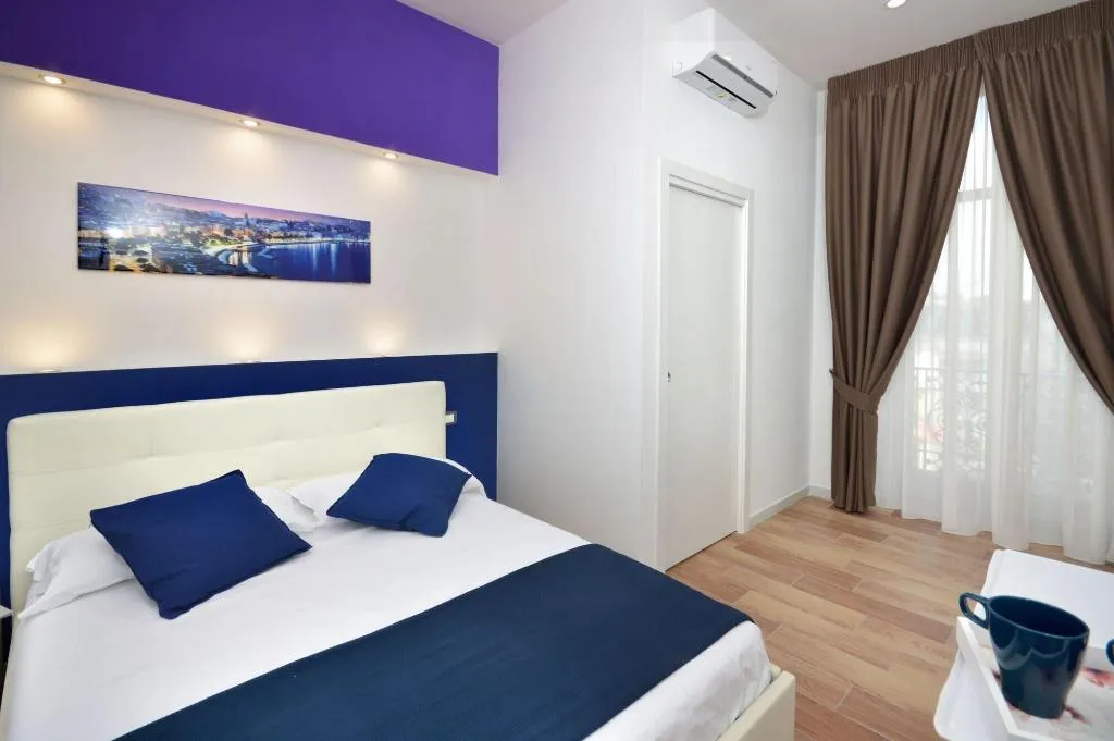 Room, B&B Central Station Napoli, Naples