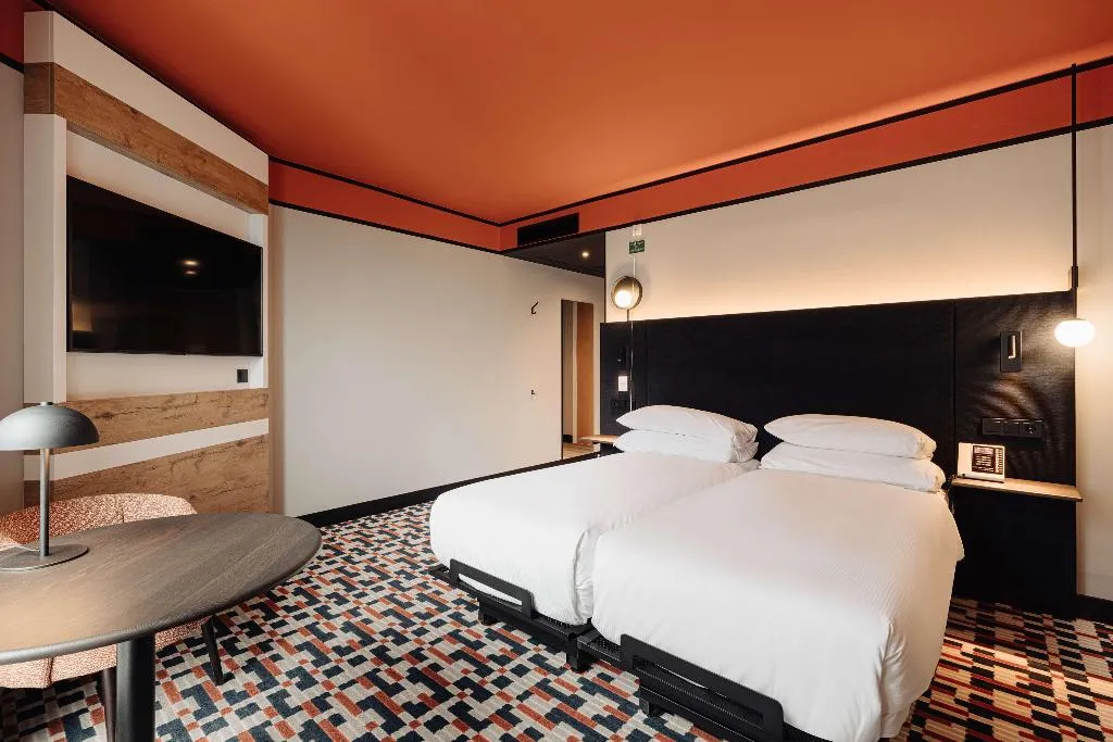 DOUBLE Accessible Room, DoubleTree by Hilton Amsterdam Centraal Station, Amsterdam
