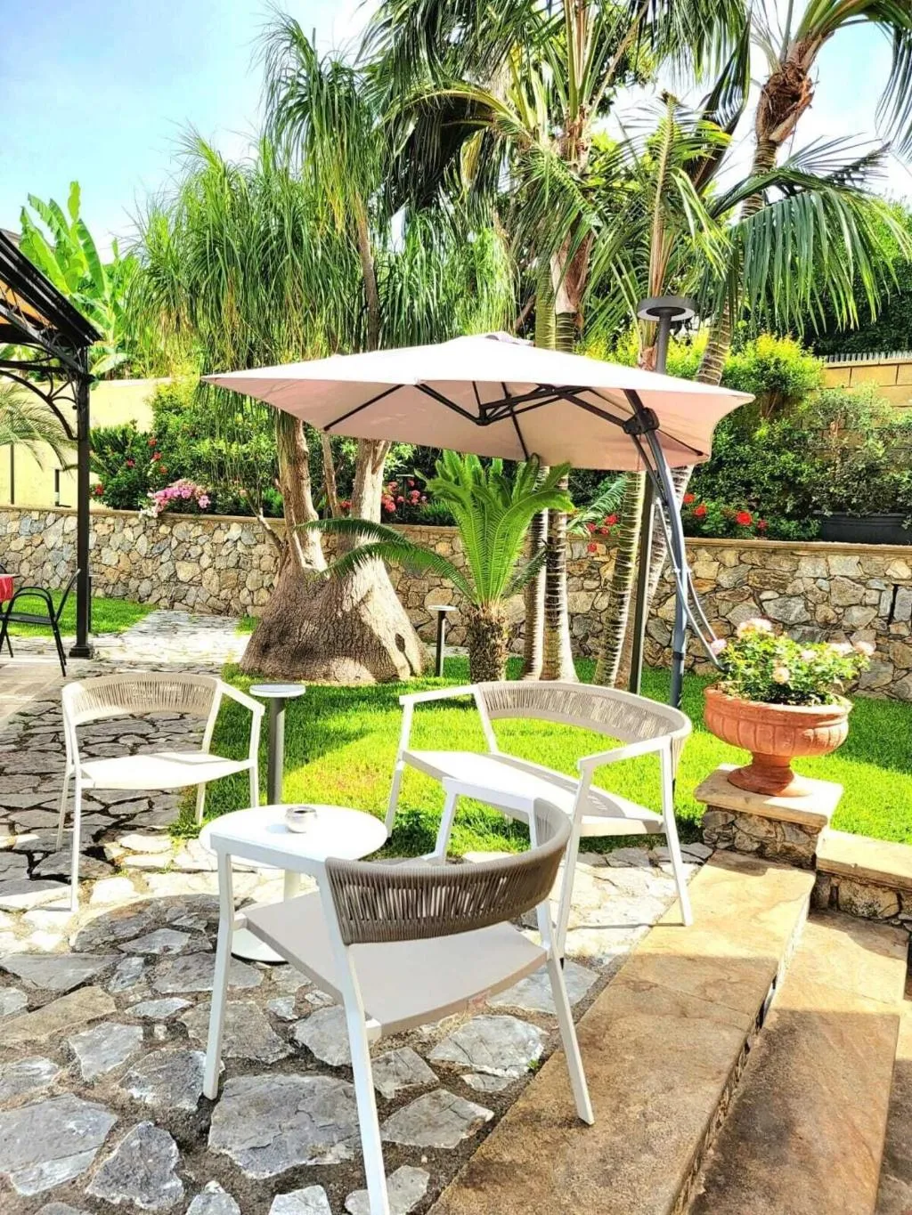 Terrace, Garibaldi, Catania