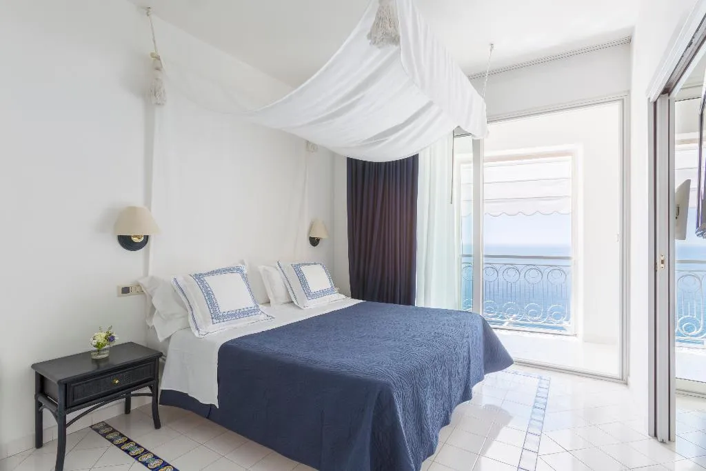 JUNIOR SUITE KING BED WITH JACUZZI Room, Hotel Club Due Torri, Naples