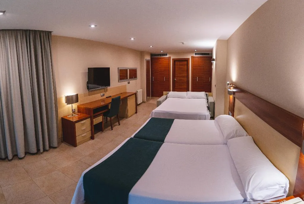 QUADRUPLE STANDARD Room, Deloix Aquacenter, Costa Blanca