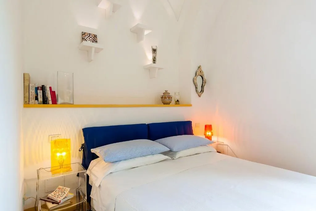 Room, Casa Astarita, Naples
