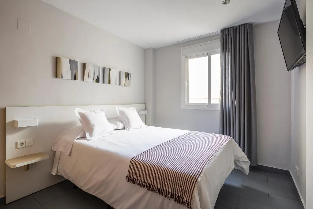 APARTMENT CAPACITY 4 TWO BEDROOMS Room, Mon Suites Carmen, Valencia
