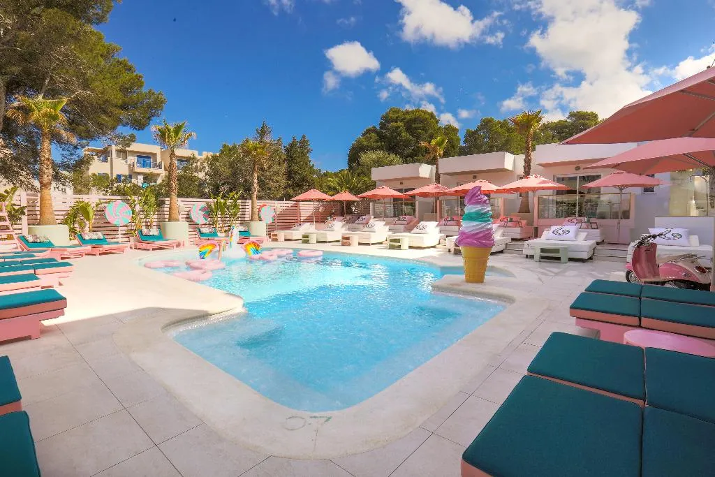 Pool, Wi-Ki-Woo, Ibiza