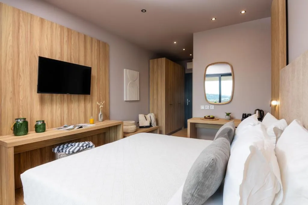 DOUBLE SUPERIOR WITH BALCONY Room, Petra Nera, Skiathos