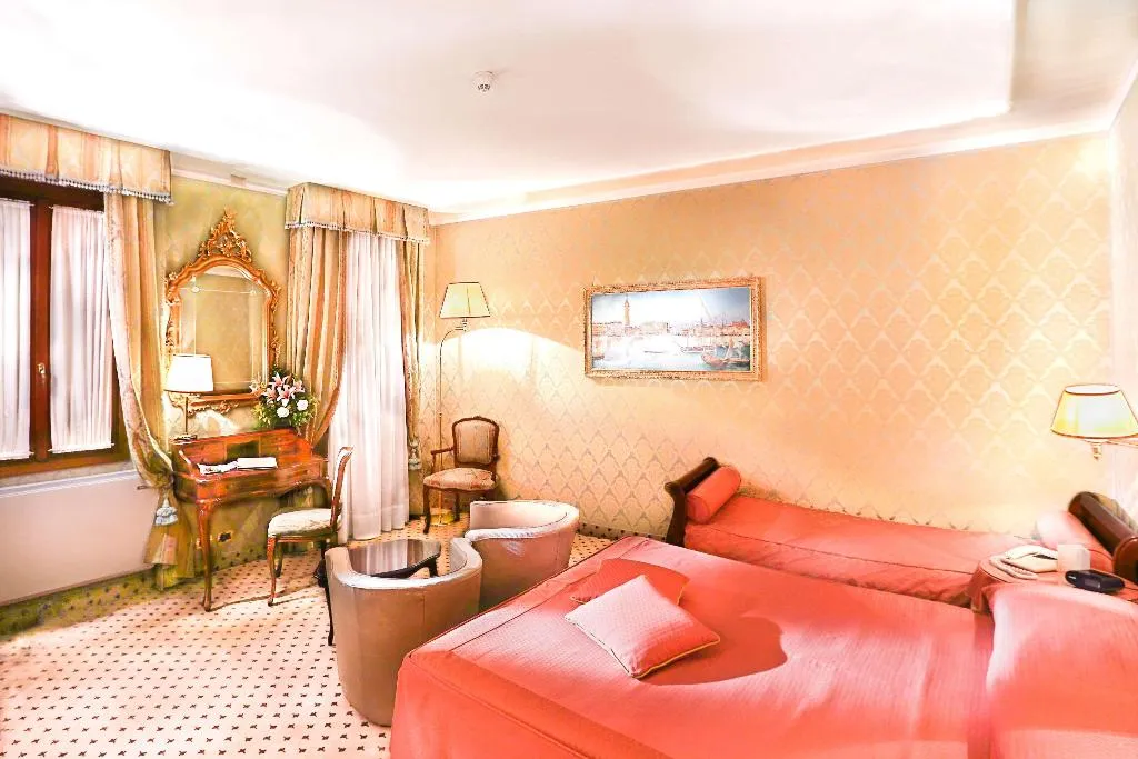Room, Colombina, Venice