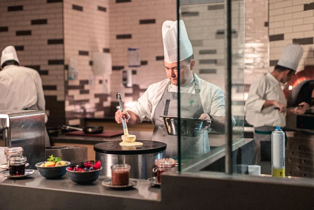 Restaurant, Holiday Inn Hotel & Suites Dubai Science Park, Dubai