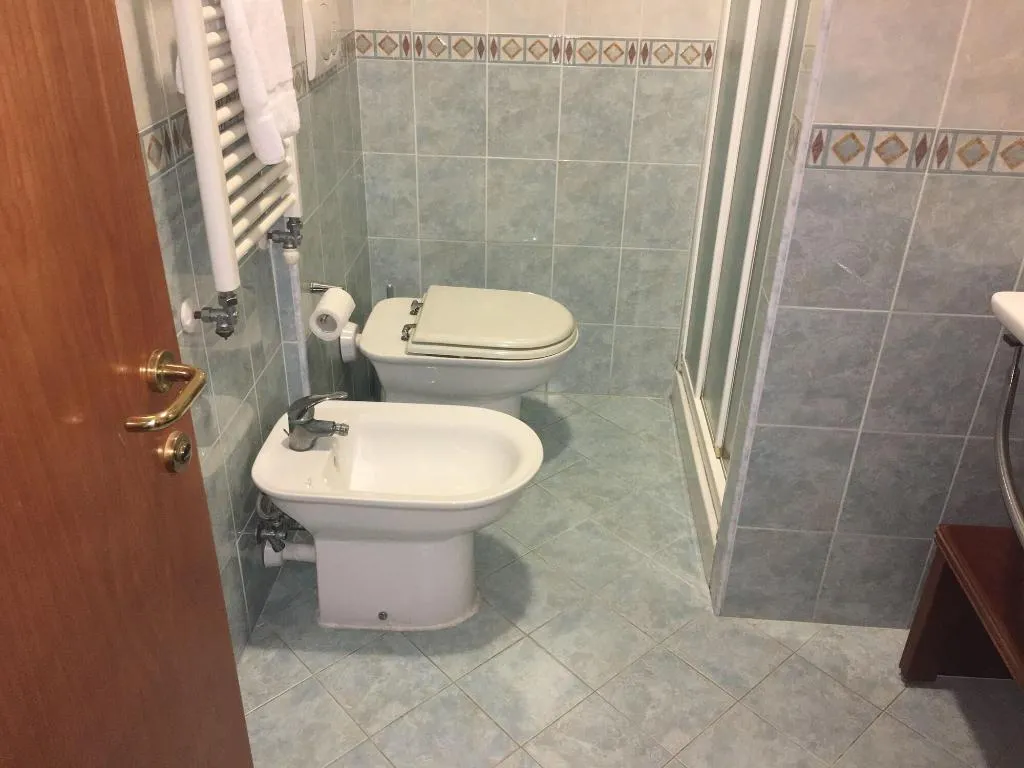Room, Best Location In Rome, Naples