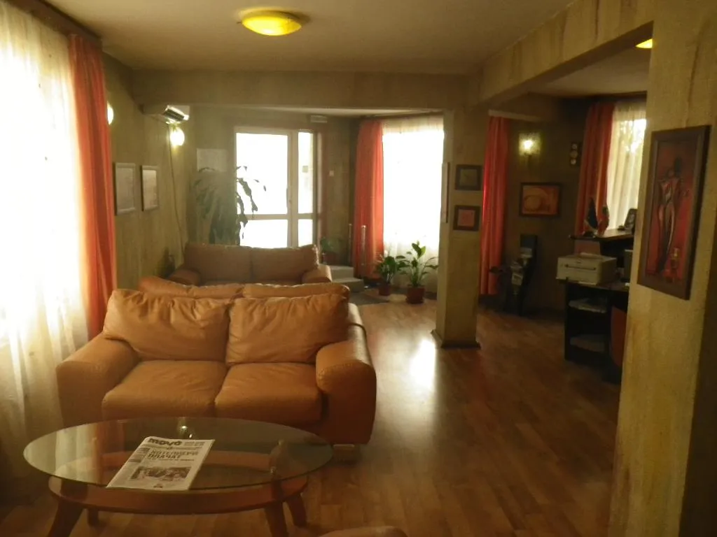 Lobby, Palitra, Varna