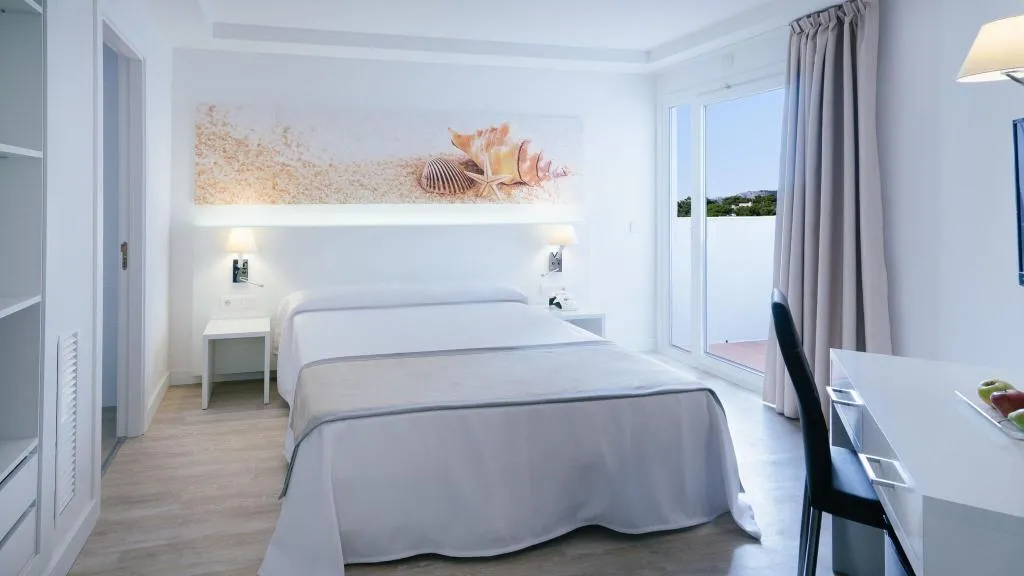 DOUBLE SINGLE USE TWO BEDS Room, THB Maria Isabel, Majorca