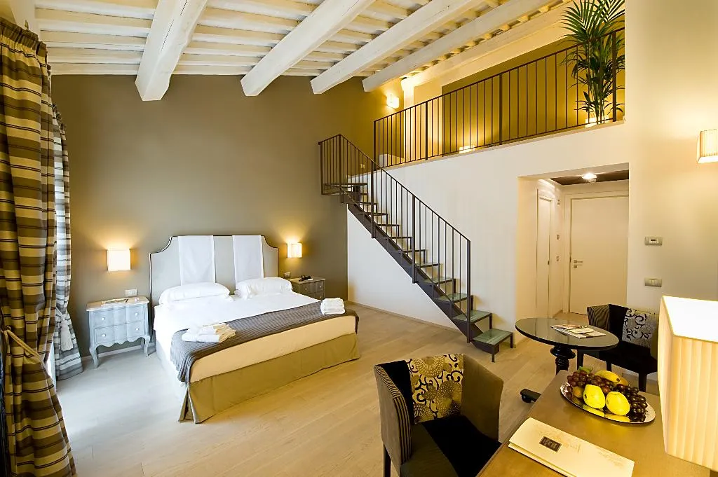 FAMILY ROOM DELUXE CAPACITY 4 Room, Relais dell Olmo, Perugia