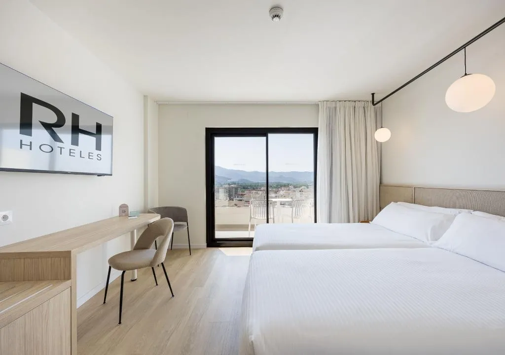 TRIPLE STANDARD Room, RH Arena, Valencia