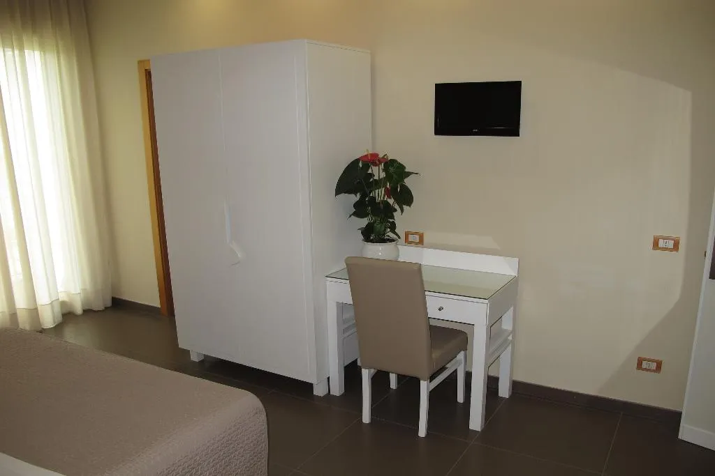 QUADRUPLE STANDARD Room, Club Sorrento, Naples