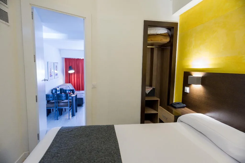 APARTMENT CAPACITY 4 Room, Apartamentos Recoletos, Madrid