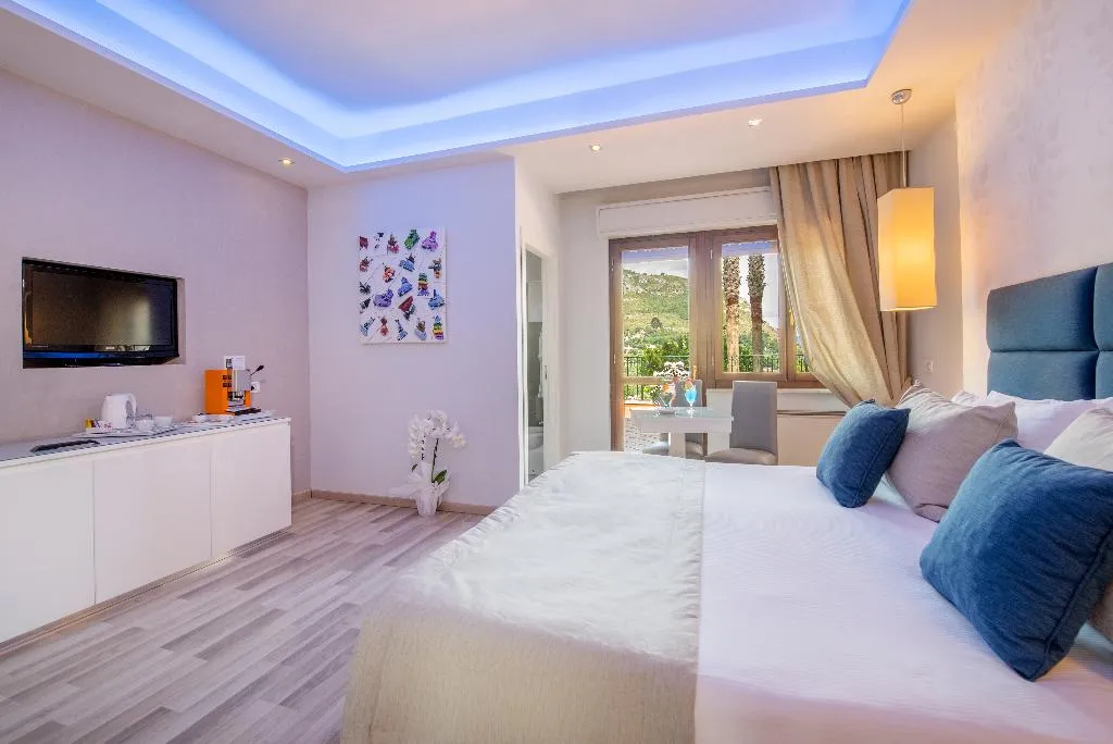 DOUBLE SUPERIOR SIDE SEA VIEW Room, Nastro Azzurro Resort, Naples