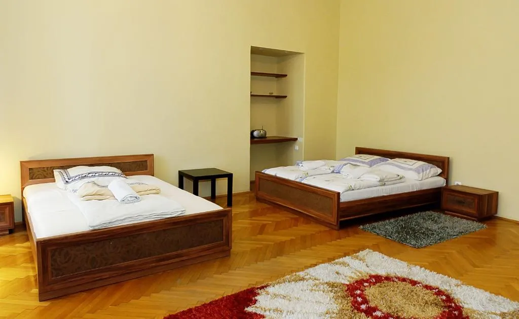 STUDIO CAPACITY 4 Room, P&J Tourist Apartments, Krakow