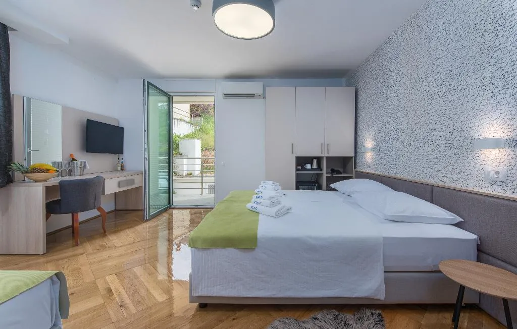 TRIPLE WITH TERRACE Room, Aparthotel Adeo, Istria