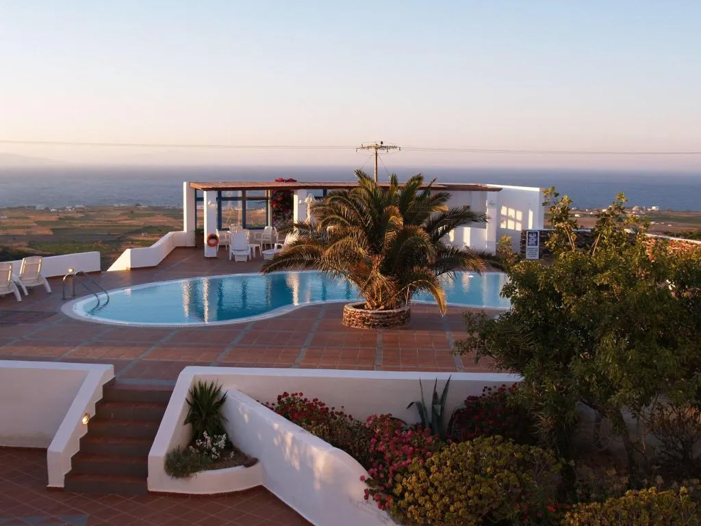 Pool, Anemomilos, Santorini