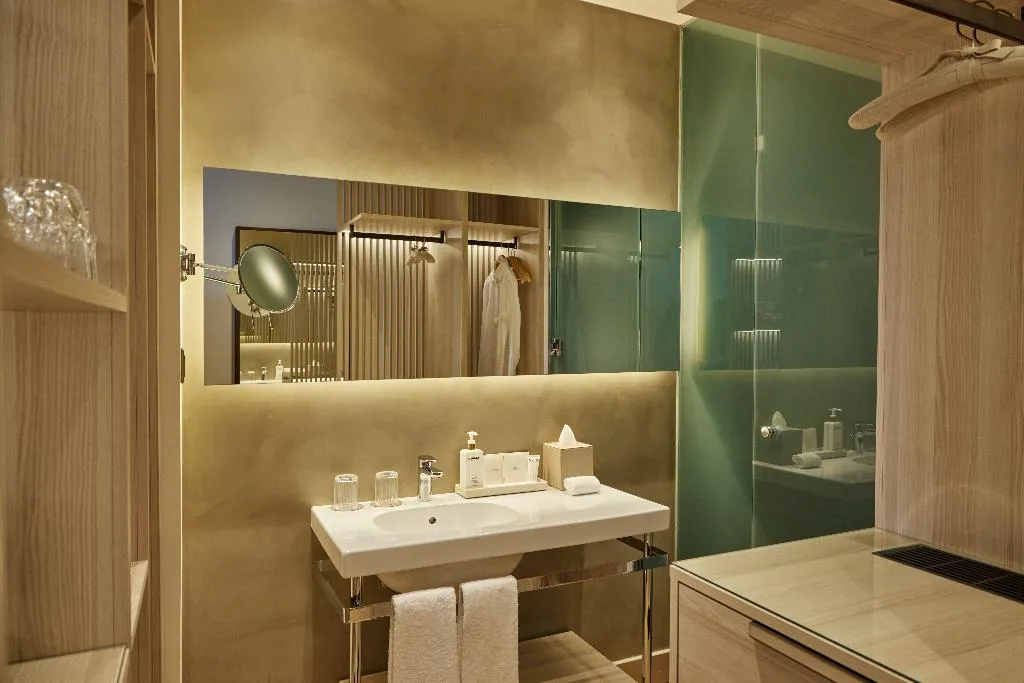 DOUBLE SINGLE USE STANDARD Room, Grand Hotel Central, Barcelona