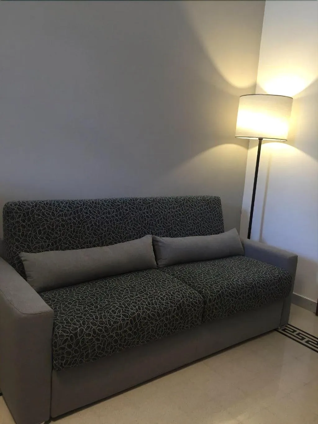 Room, B&B Napolimilionaria, Naples