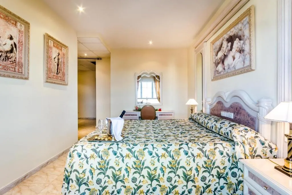 JUNIOR SUITE STANDARD Room, Roma Aurea, Madrid