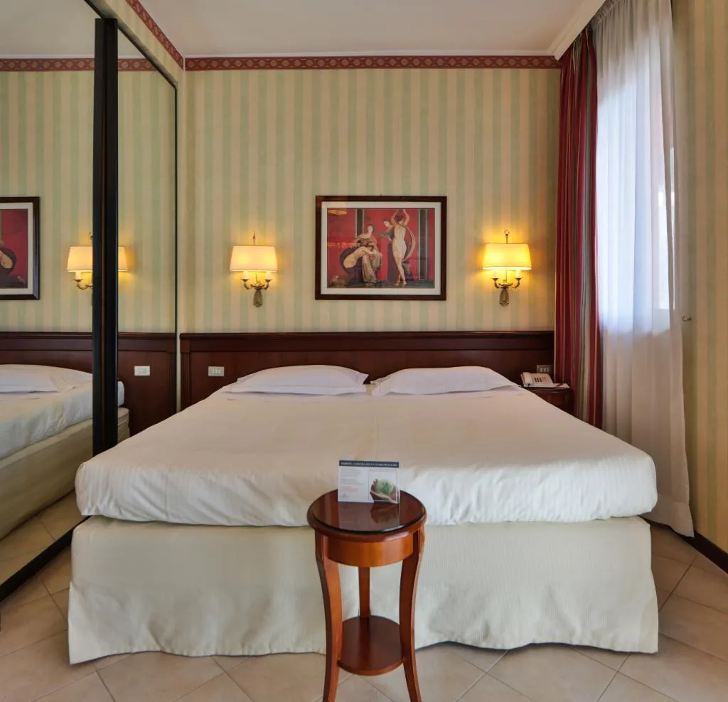 DOUBLE SINGLE USE SUPERIOR Room, UNA HOTELS Hotel Residence Contessa Jolanda Milano, Milan