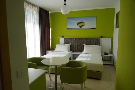 Monaco Hotel, Kavaje
