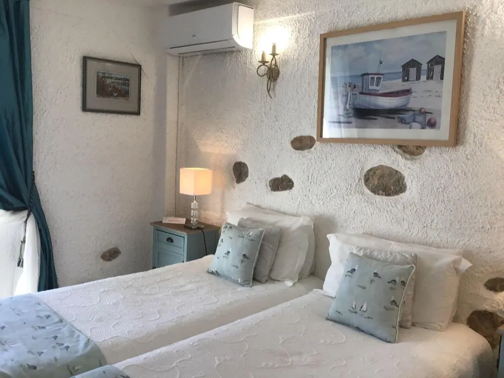 Room, Winniehill, Algarve