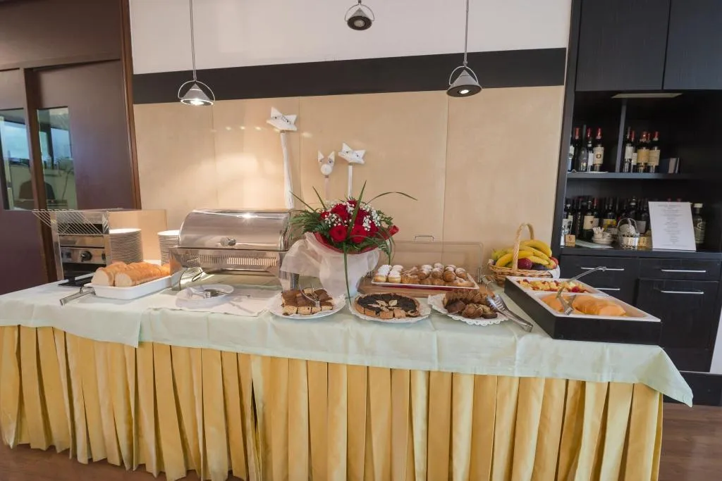 Restaurant, Bristol, Milan