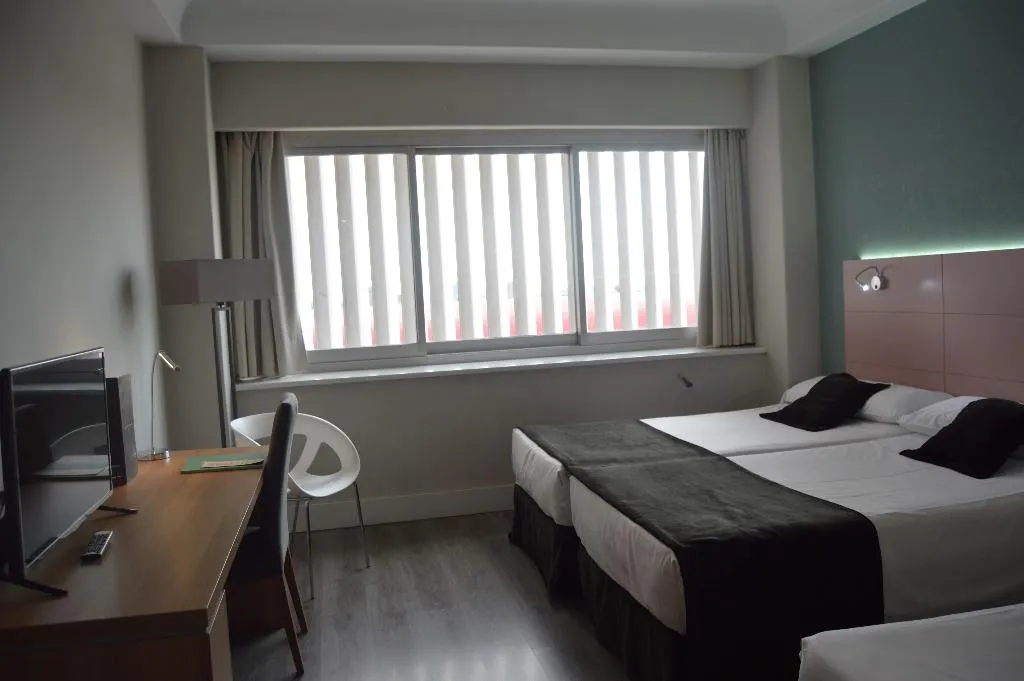TRIPLE STANDARD Room, Hotel Chamartin the One, Madrid