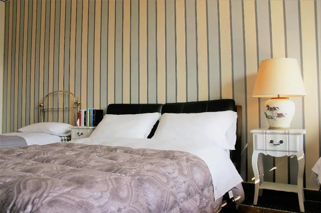 Room, B&B Bonne Nuit Rome, Naples