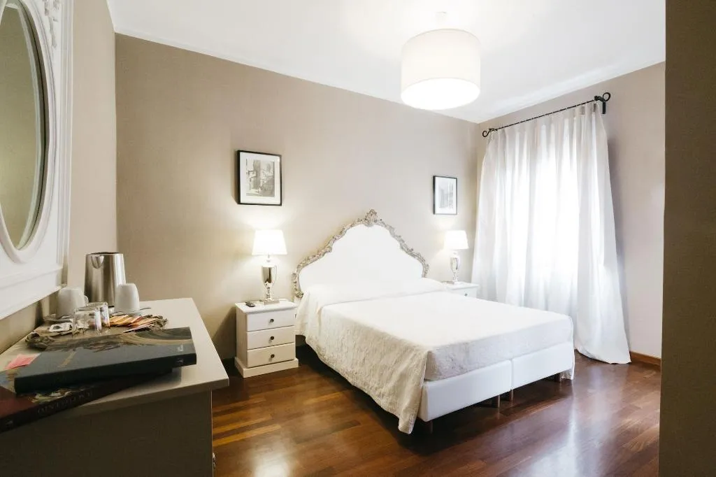 Room, Residenza Ognissanti, Florence